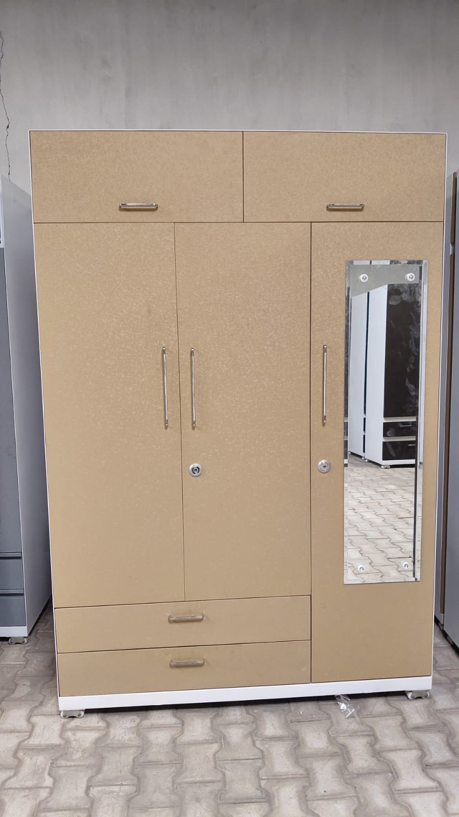 UNIVEST UVW-7551 wardrobe